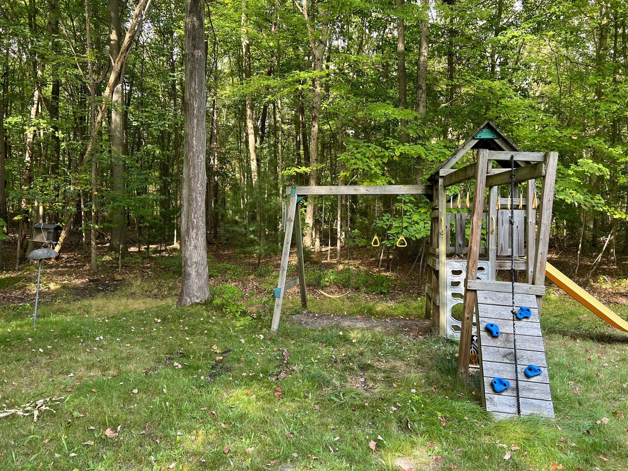 3200 West Giles Road Muskegon, MI 49445 - Photo 5 of 20 19
