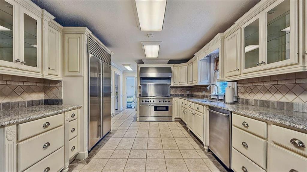 148 Simmons Street Trion, GA 30753 - Photo 25 of 73 a large kitchen with stainless steel appliances granite countertop a stove and a sink