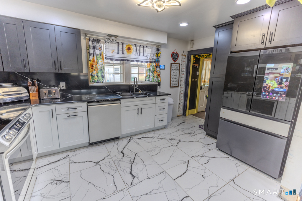 36 Music Vale Road Salem, CT 06420 - Photo 7 of 38 Top-of-the-line stainless Samsung appliances . . .