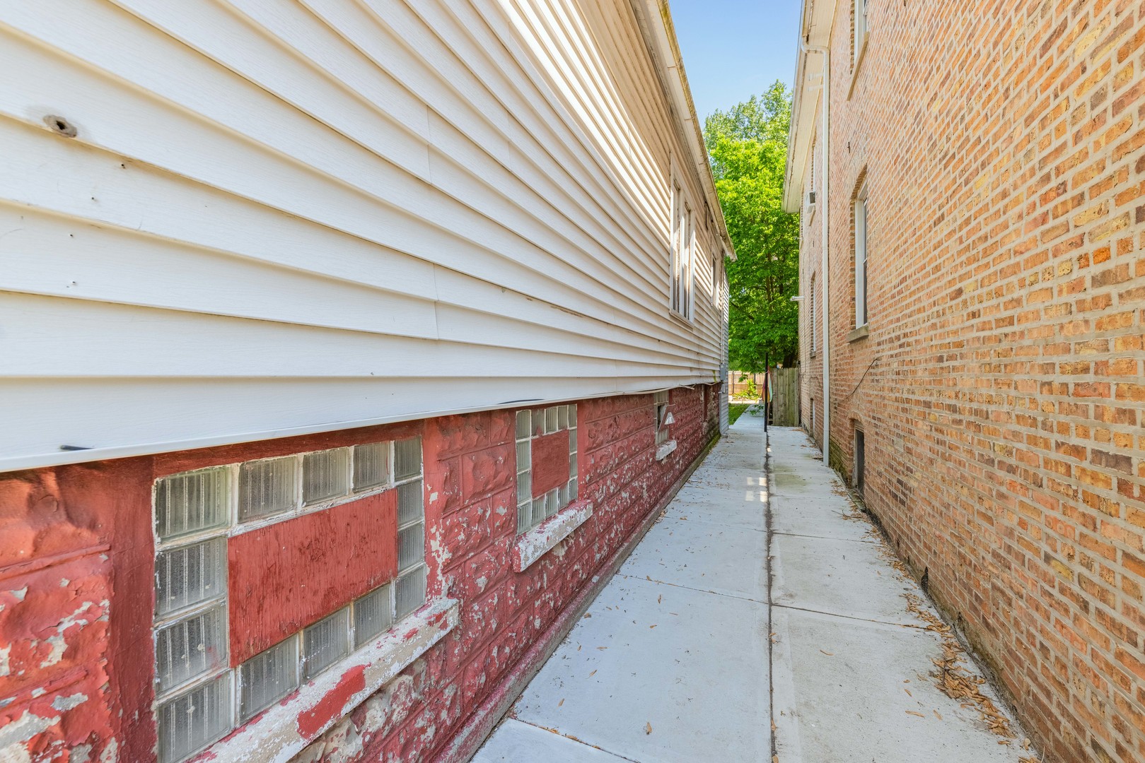 5247 South May Street Chicago, IL 60609 - Photo 19 of 23 a view of wooden balcony