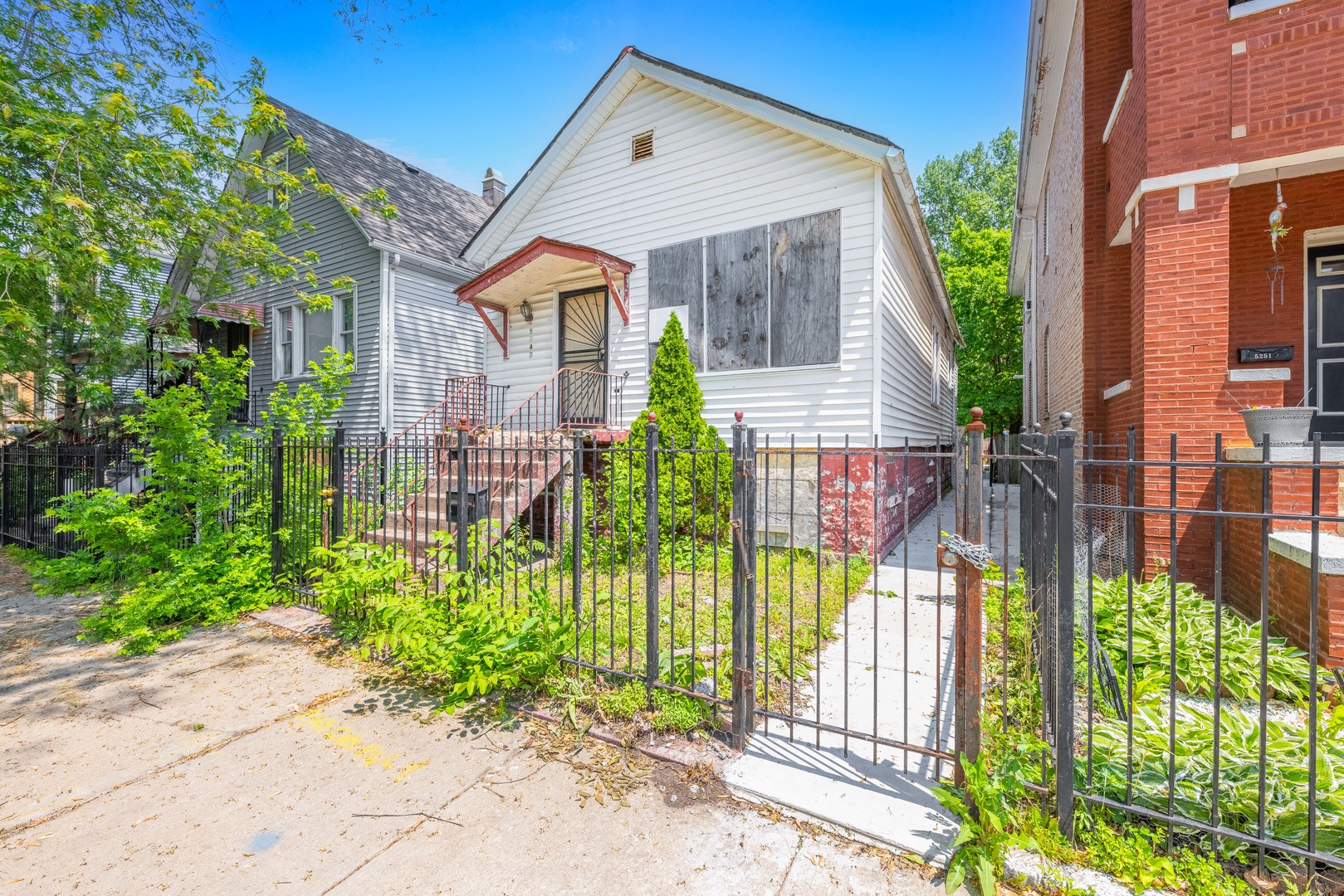 5247 South May Street Chicago, IL 60609 - Photo 2 of 23 a view of a house and front of a house with a garden