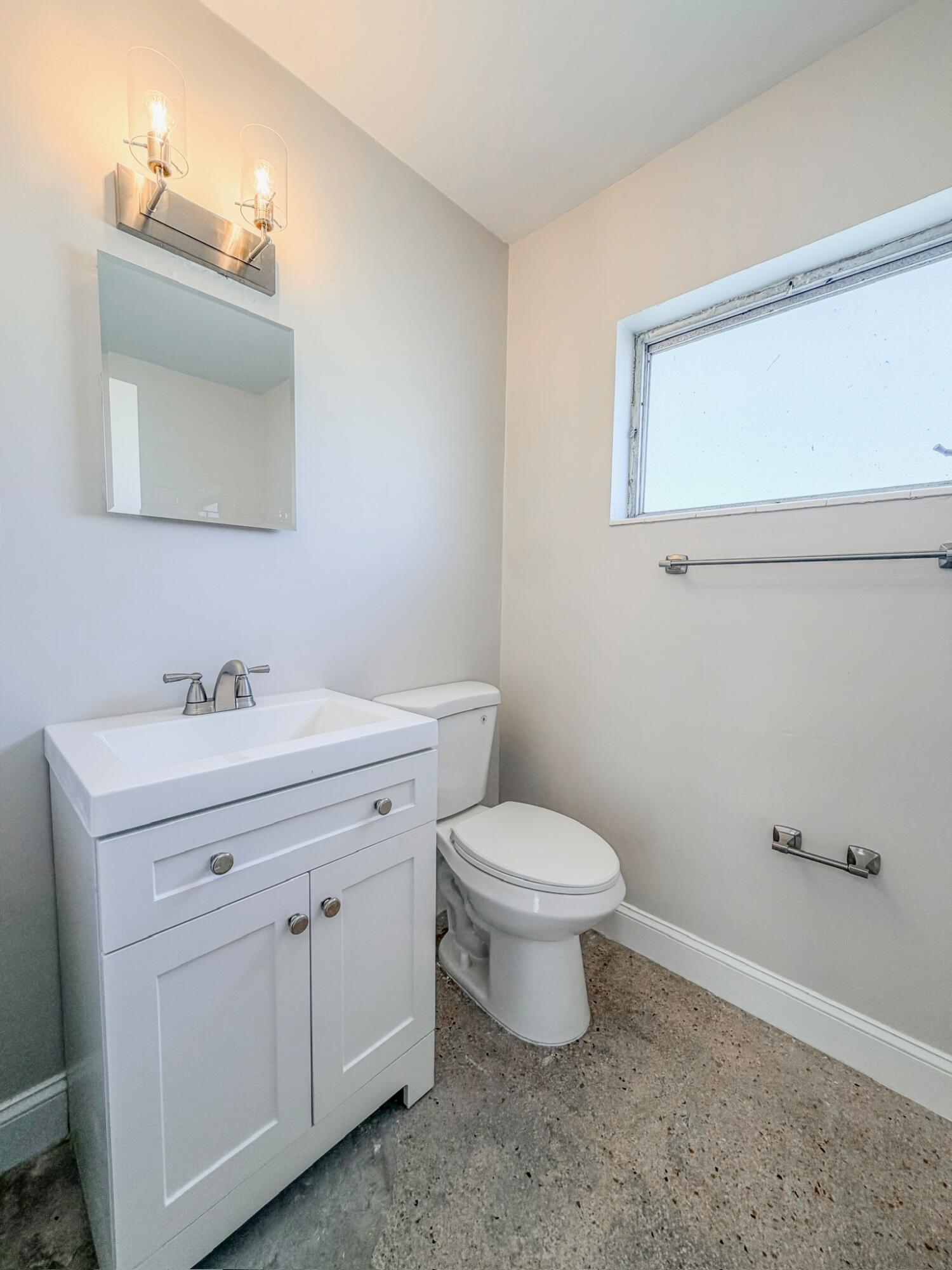 703 North 25th Street Fort Pierce, FL 34947 - Photo 9 of 16 920485AE-5E85-4270-A63E-D6F1320A1264_1_1