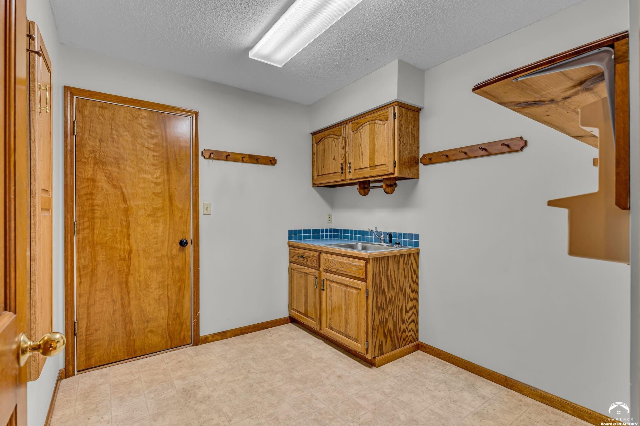 1168 Parkside Circle Lawrence, KS 66049 - Photo 26 of 60