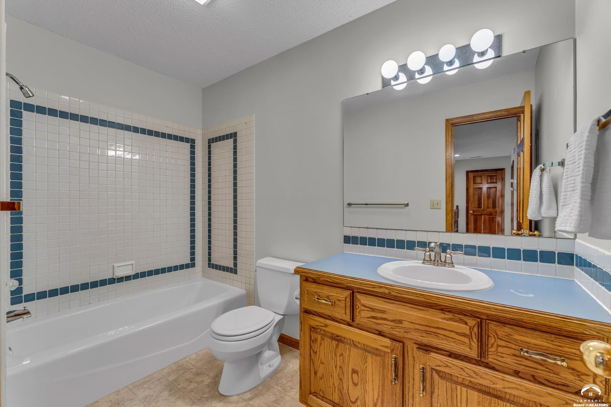 1168 Parkside Circle Lawrence, KS 66049 - Photo 40 of 60