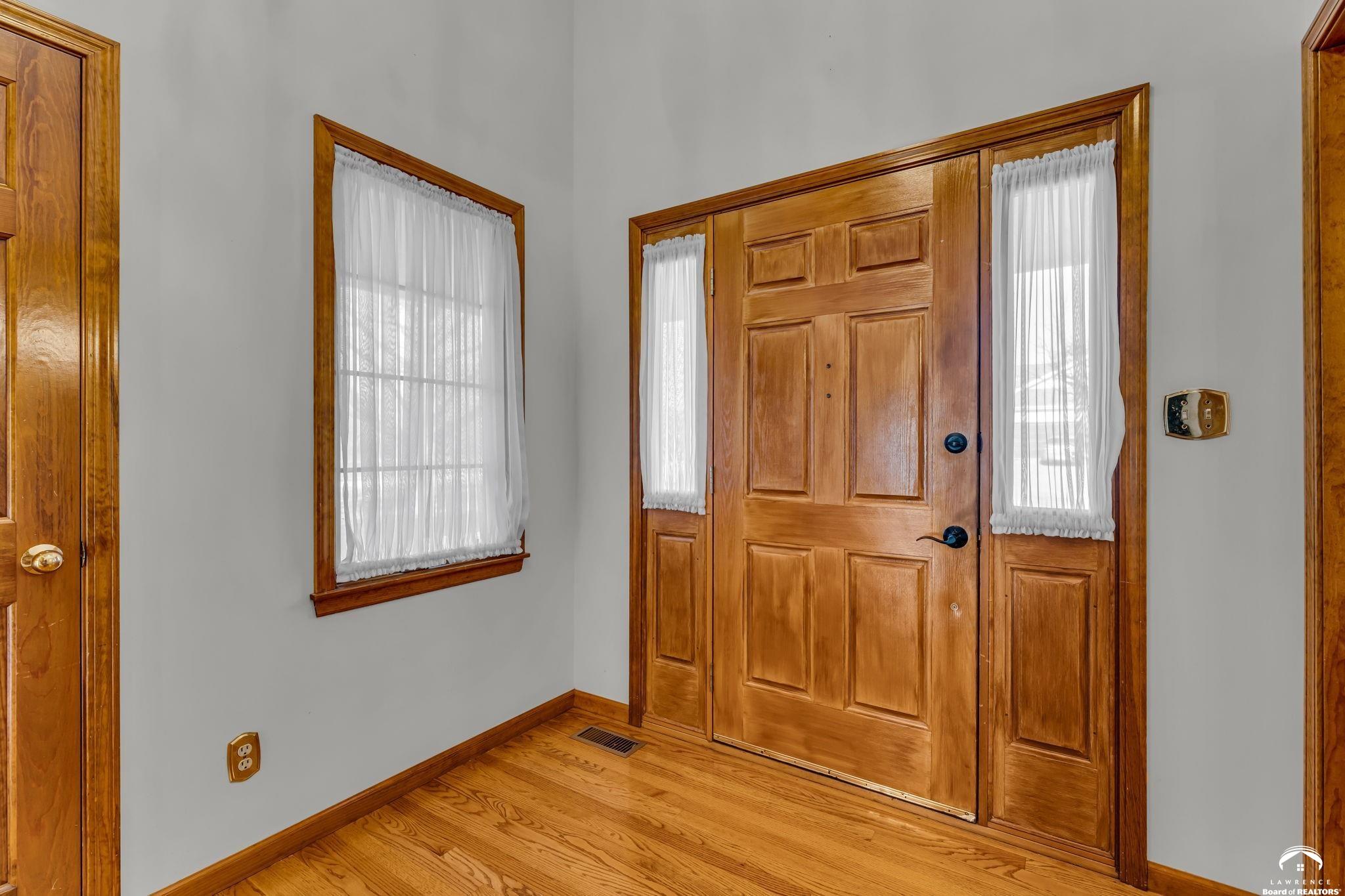 1168 Parkside Circle Lawrence, KS 66049 - Photo 5 of 60