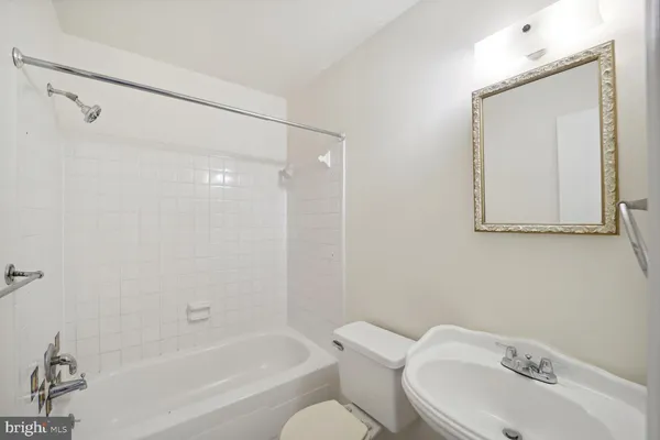 $3,100 | 5490 Safe Harbor Court, Fairfax, VA 22032