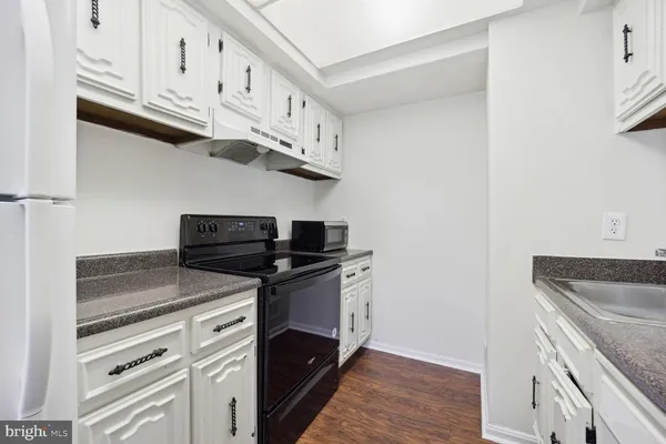 $3,100 | 5490 Safe Harbor Court, Fairfax, VA 22032