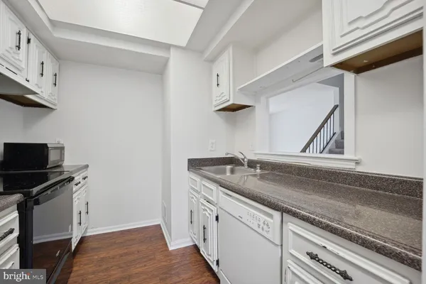 $3,100 | 5490 Safe Harbor Court, Fairfax, VA 22032