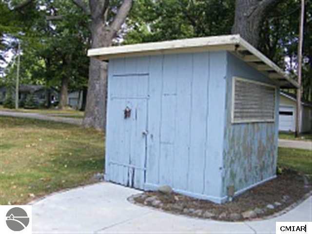 1378 Shepard Road Crystal, MI 48818 - Photo 5 of 9 1771254-4.JPG