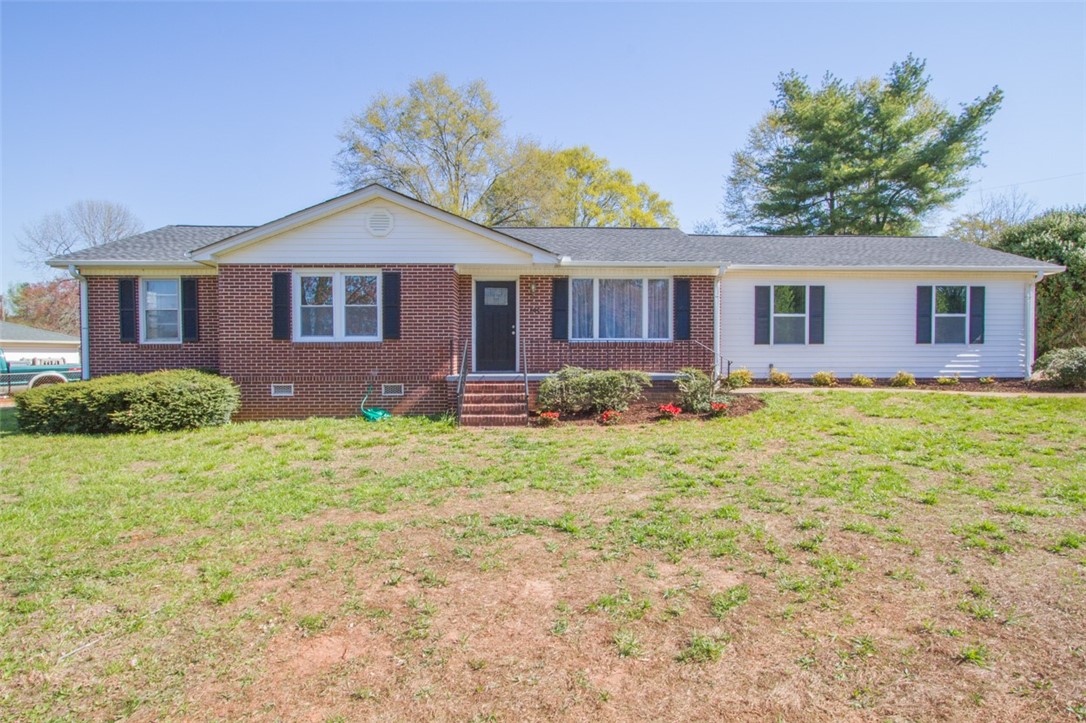 800 Bermuda Drive Anderson, SC 29621 - Photo 1 of 32 Gallery Image 1