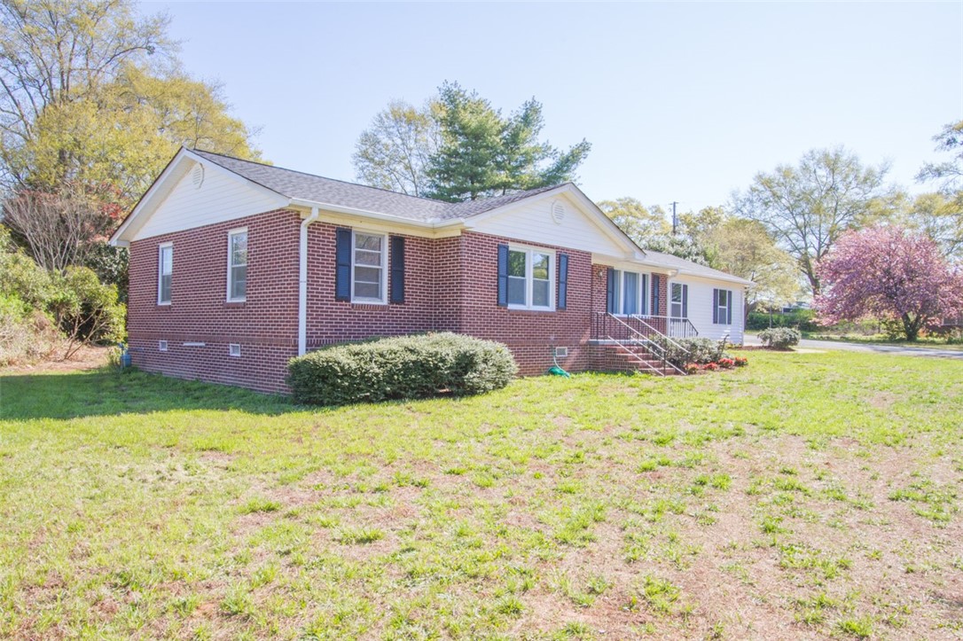 800 Bermuda Drive Anderson, SC 29621 - Photo 2 of 32 Gallery Image 2