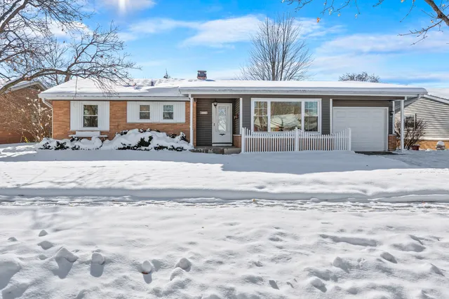 $357,000 | 241 Pleasant Drive, Elk Grove Village, IL 60007