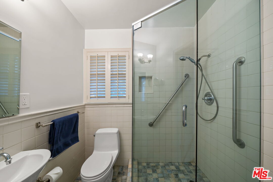 3621 Longview Valley Road Sherman Oaks, CA 91423 - Photo 19 of 25 a bathroom with a toilet and a shower