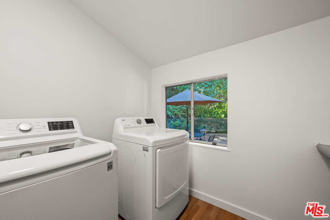 3621 Longview Valley Road Sherman Oaks, CA 91423 - Photo 21 of 25 a utility room with dryer and washer