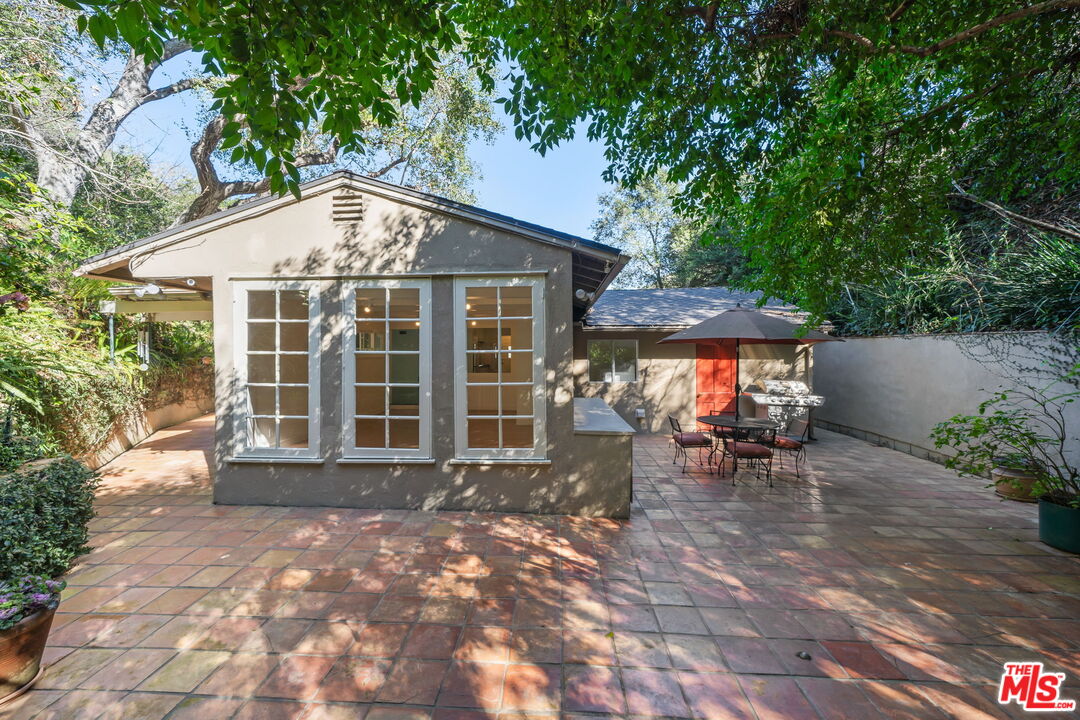 3621 Longview Valley Road Sherman Oaks, CA 91423 - Photo 23 of 25 a view of a house with backyard and sitting area