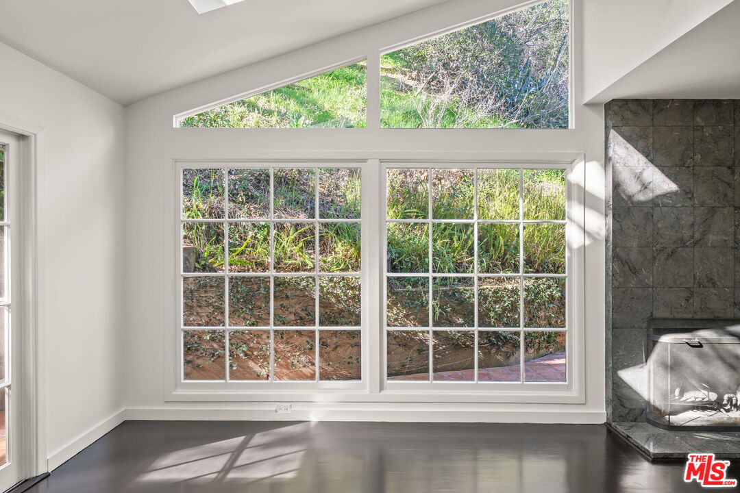3621 Longview Valley Road Sherman Oaks, CA 91423 - Photo 10 of 25 a view of a window in a room