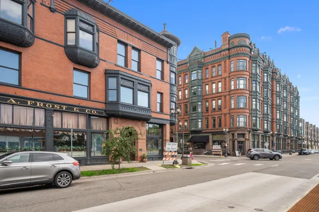 $240,000 | 300 Marshall Avenue, Unit 6, St. Paul, MN 55102