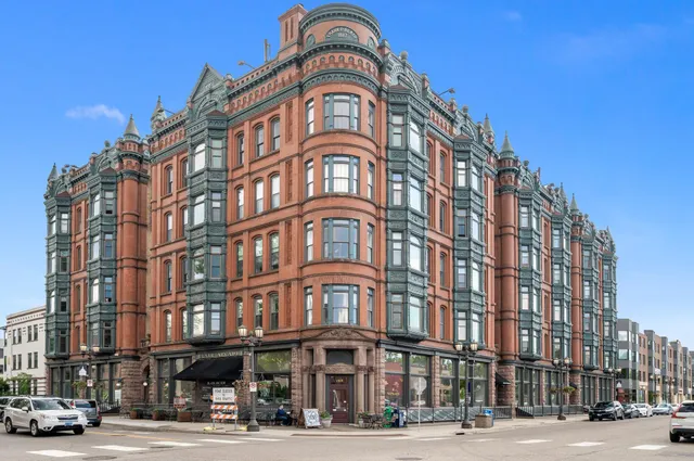 $240,000 | 300 Marshall Avenue, Unit 6, St. Paul, MN 55102