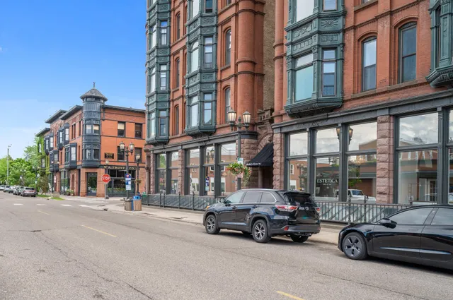 $240,000 | 300 Marshall Avenue, Unit 6, St. Paul, MN 55102