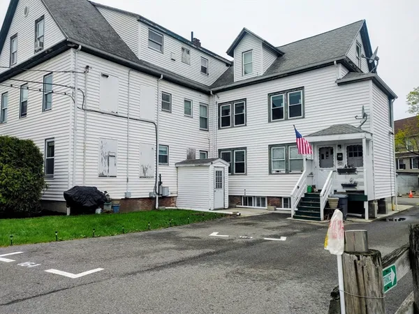 $2,300 | 16 Wall Street, Unit 2, Foxboro, MA 02035