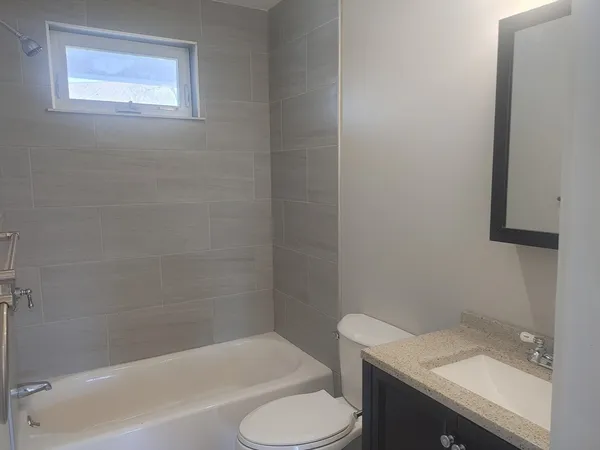 $2,300 | 16 Wall Street, Unit 2, Foxboro, MA 02035