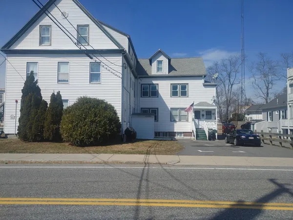 $2,300 | 16 Wall Street, Unit 2, Foxboro, MA 02035