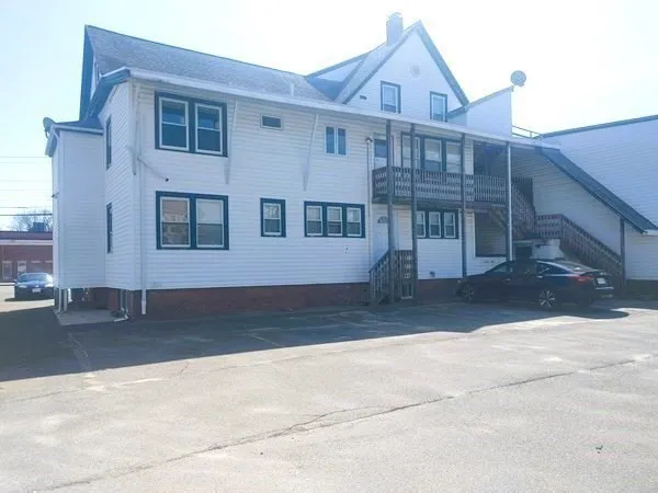 $2,300 | 16 Wall Street, Unit 2, Foxboro, MA 02035
