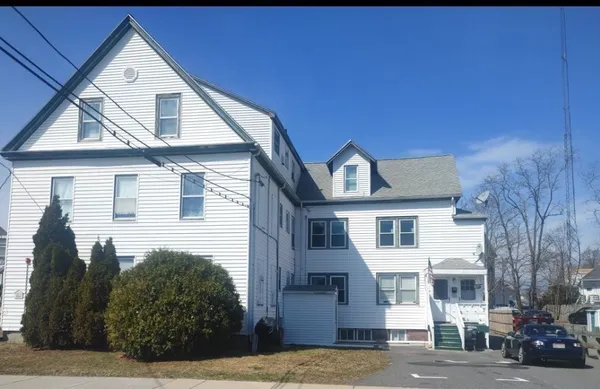 $2,300 | 16 Wall Street, Unit 2, Foxboro, MA 02035