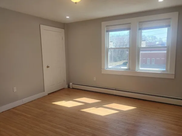 $2,300 | 16 Wall Street, Unit 2, Foxboro, MA 02035