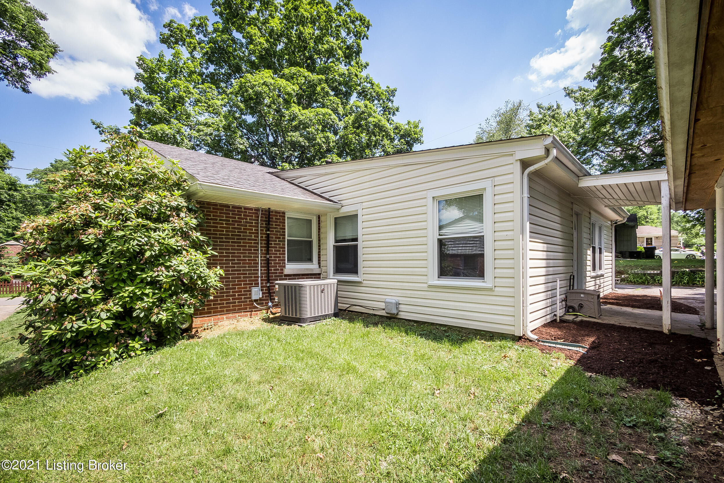 3404 Dell Road Louisville, KY 40299 - Photo 6 of 42 3404 Dell Road-06