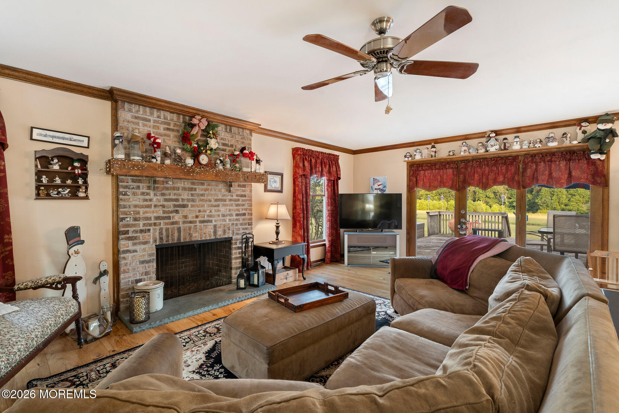 655 Rte 524 Allentown, NJ 08501 - Photo 15 of 37 LIVING ROOM