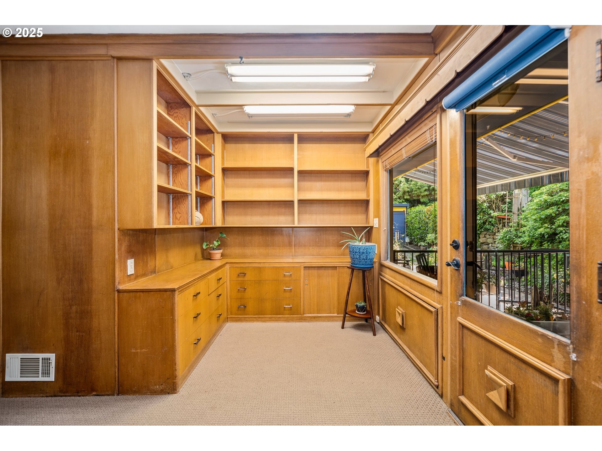 660 Southwest Evans Street Portland, OR 97219 - Photo 24 of 36