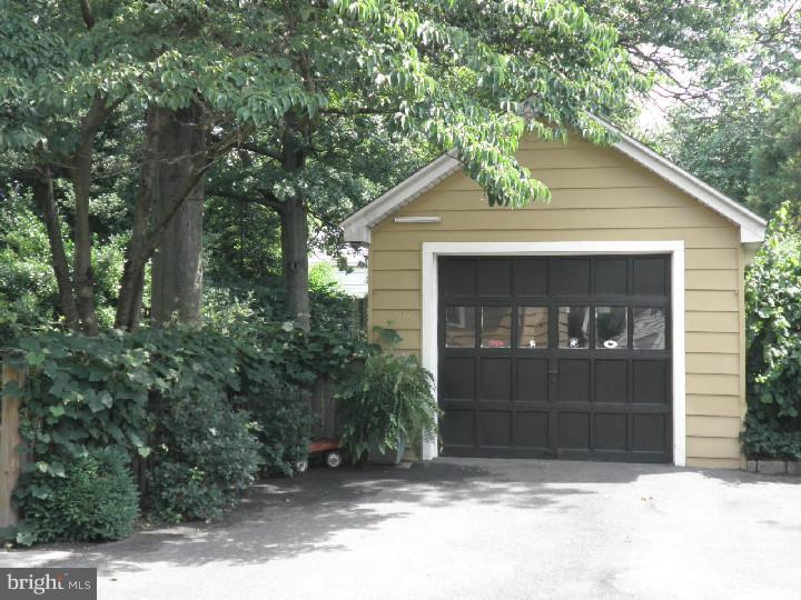 741 Amherst Road Audubon, NJ 08106 - Photo 4 of 25 Garage