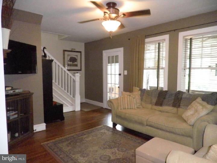 741 Amherst Road Audubon, NJ 08106 - Photo 8 of 25 Living Room