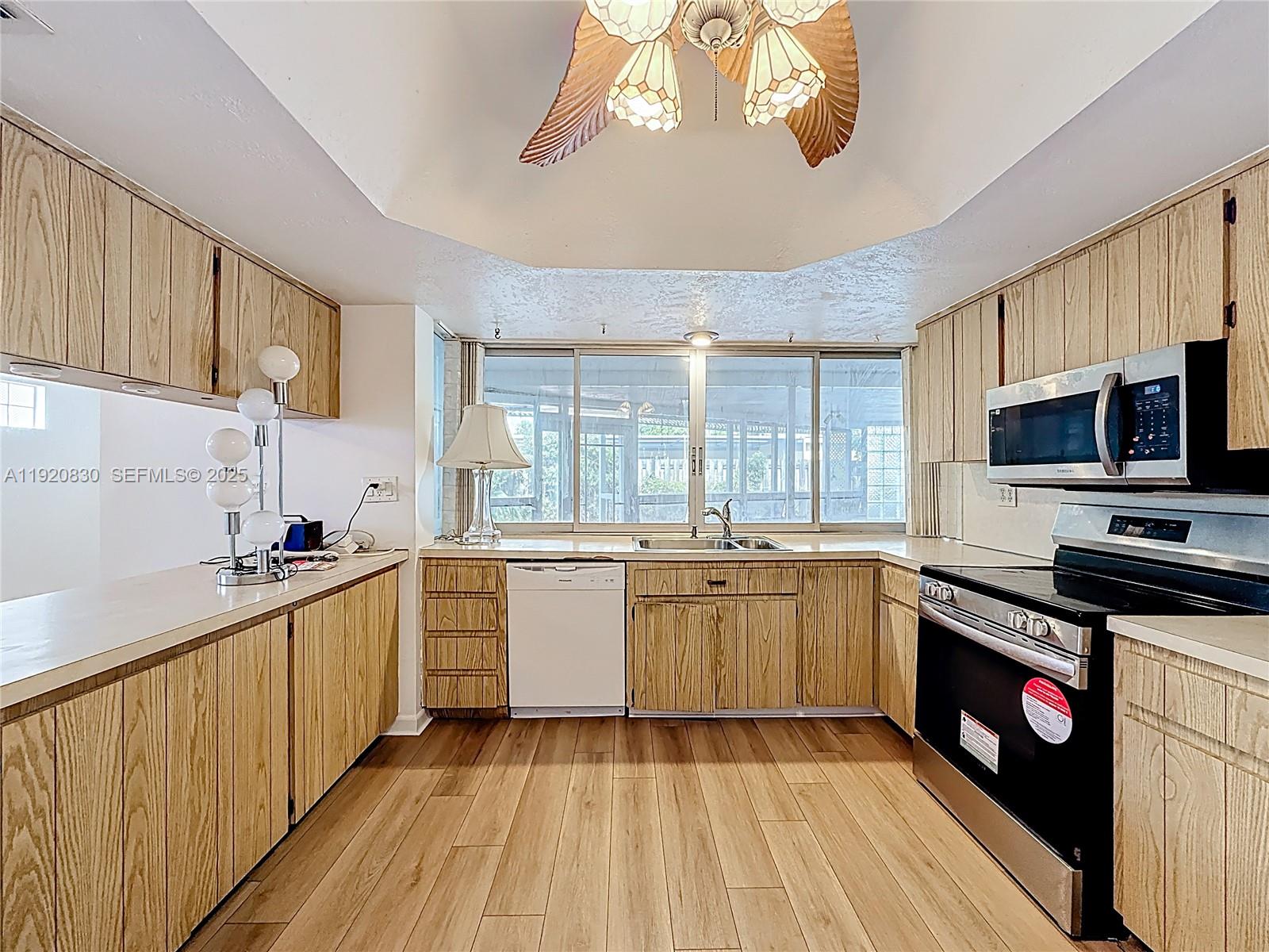 7541 Embassy Boulevard Miramar, FL 33023 - Photo 15 of 60