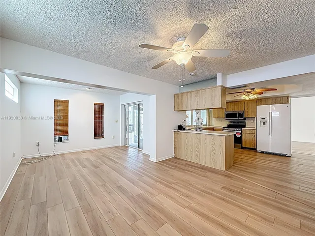 $550,000 | 7541 Embassy Boulevard, Miramar, FL 33023