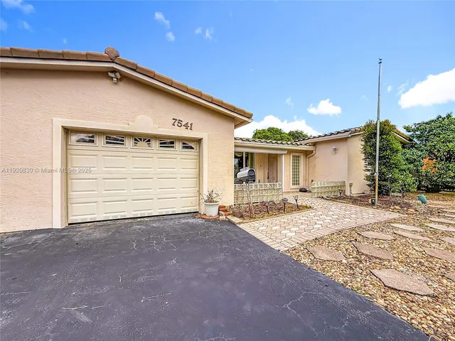 $550,000 | 7541 Embassy Boulevard, Miramar, FL 33023