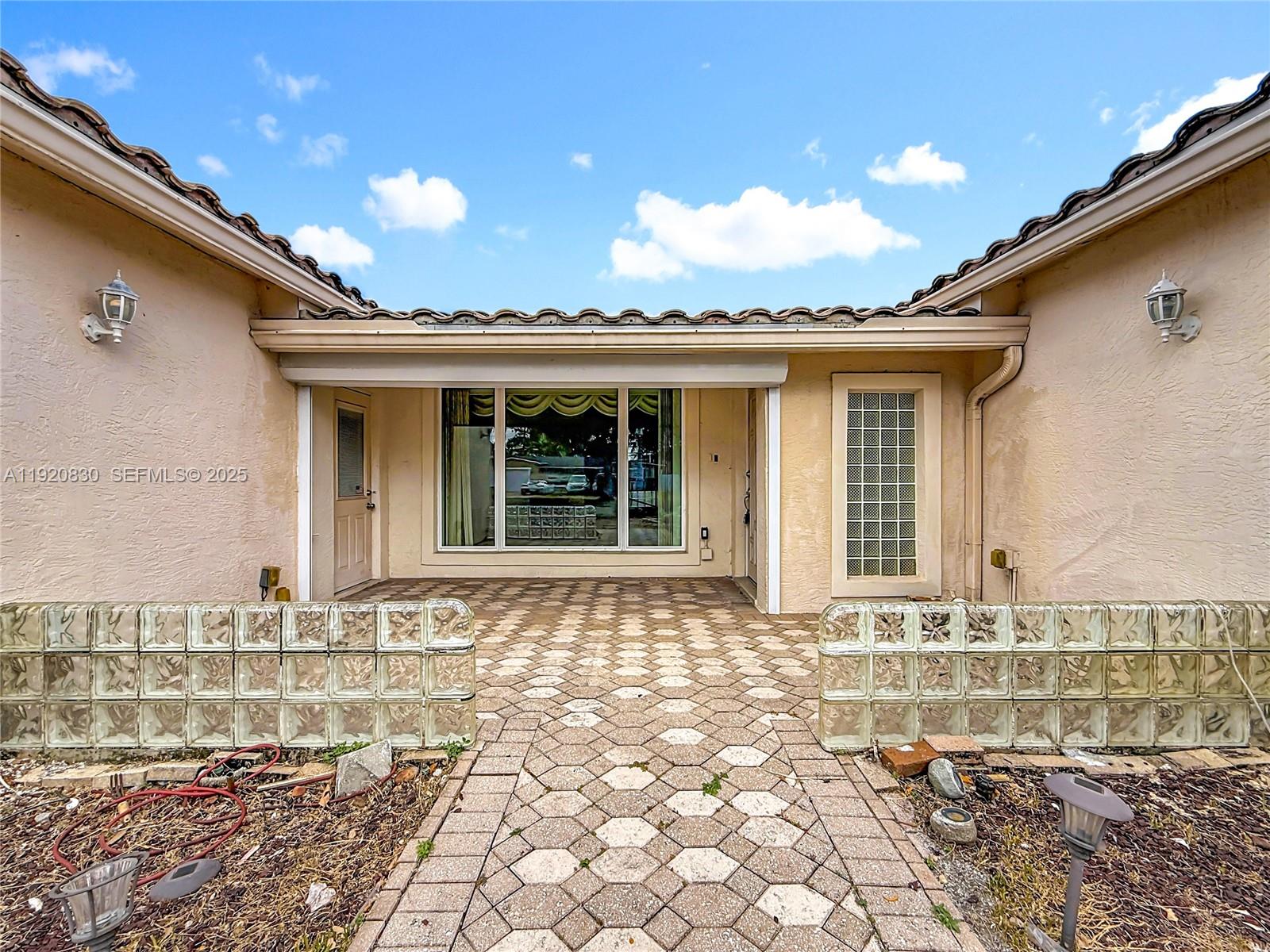 7541 Embassy Boulevard Miramar, FL 33023 - Photo 3 of 60