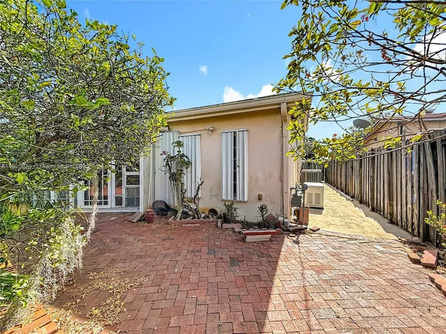 $550,000 | 7541 Embassy Boulevard, Miramar, FL 33023