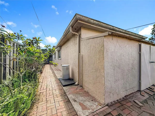 $550,000 | 7541 Embassy Boulevard, Miramar, FL 33023