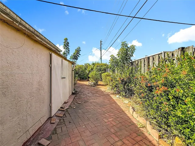 $550,000 | 7541 Embassy Boulevard, Miramar, FL 33023