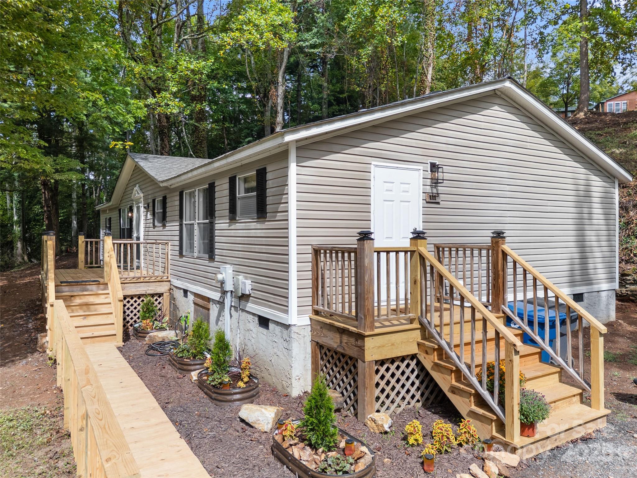 25 Overbrook Drive Saluda, NC 28773 - Photo 2 of 39