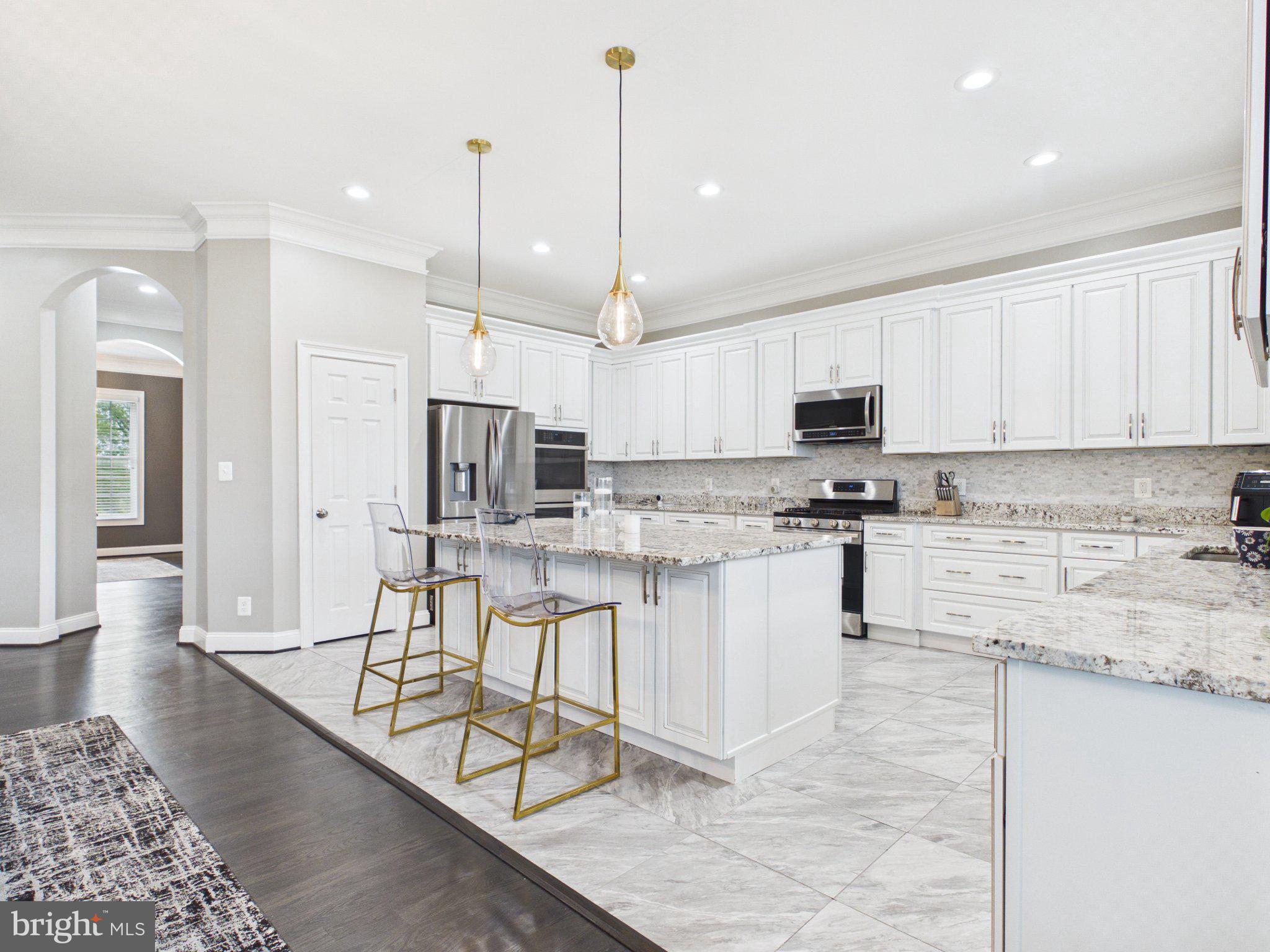 38565 Piggott Bottom Road Hamilton, VA 20158 - Photo 14 of 85 Modern elegance in a spacious kitchen.