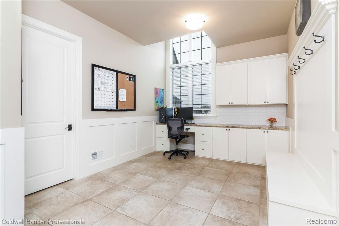 3762 Thatcher Drive Rochester, MI 48309 - Photo 20 of 76 Spacious mudroom with storage galore and built in desk