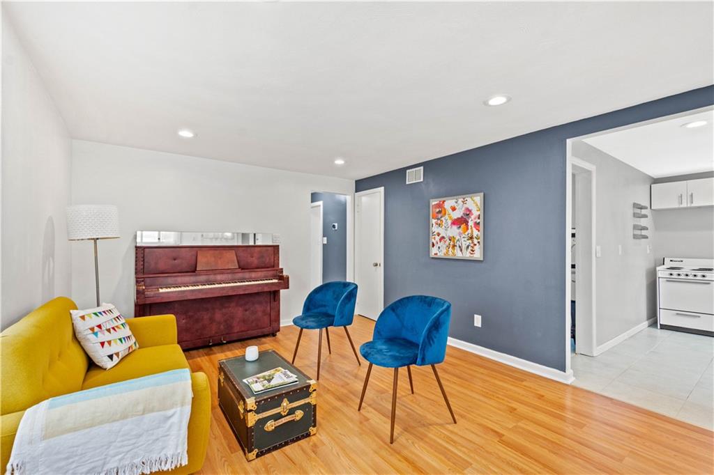 4266 Glen Lytle Road Pittsburgh, PA 15217 - Photo 4 of 25 Gallery Image 4