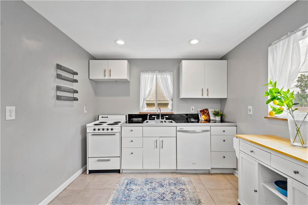 4266 Glen Lytle Road Pittsburgh, PA 15217 - Photo 9 of 25 Gallery Image 9