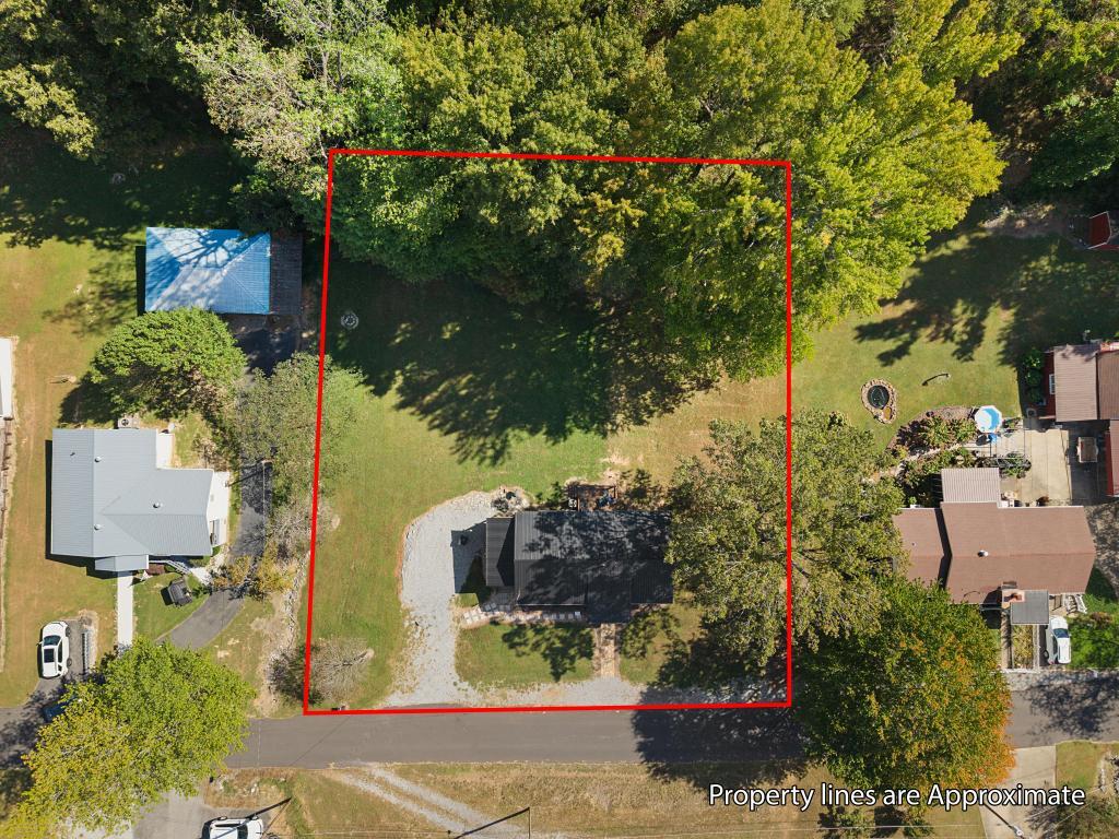 187 Meadowlark Lane Grand Rivers, KY 42045 - Photo 23 of 31 DJI_20260930111747_0003_D