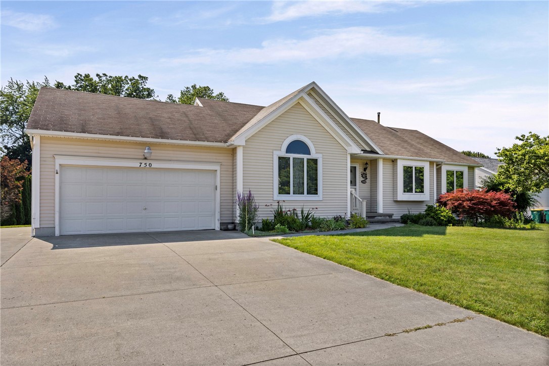 750 Close Circle Webster, NY 14580 - Photo 2 of 50
