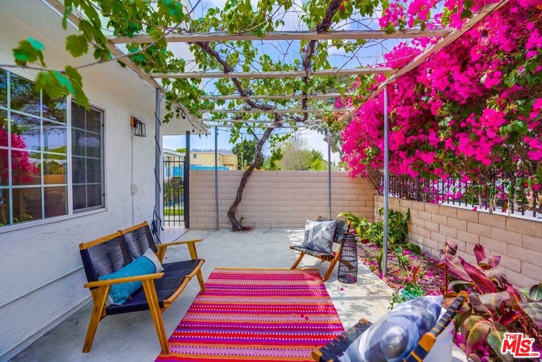 3434 Greensward Road Los Angeles, CA 90039 - Photo 4 of 46 Gallery Image 4