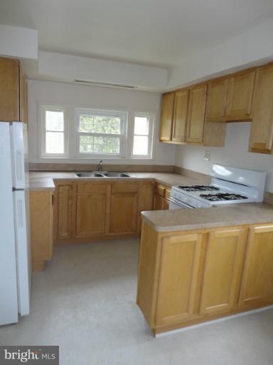 8318 Philadelphia Road Baltimore, MD 21237 - Photo 8 of 28 Kitchen - Unit 1